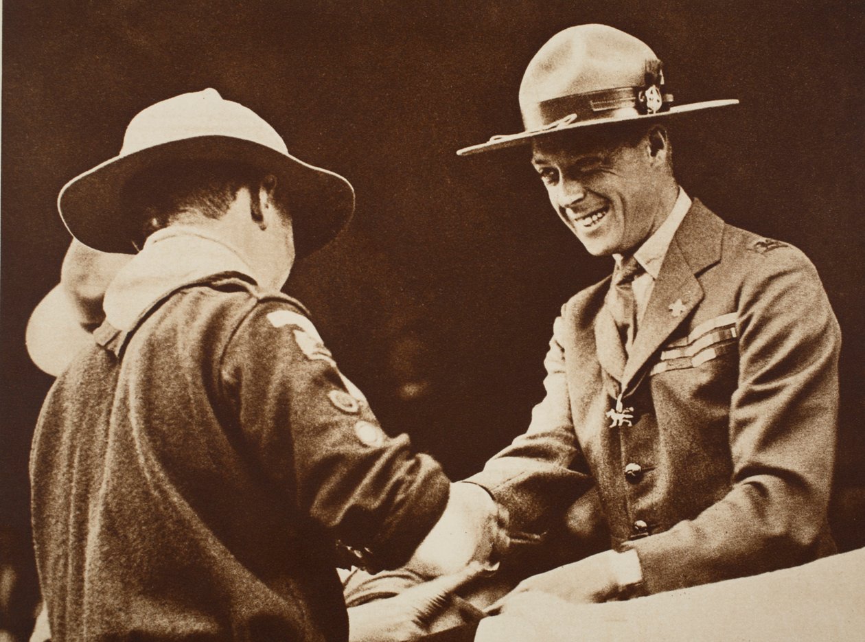 Príncipe Eduardo com o Chefe Escoteiro do País de Gales, 1926 de English Photographer