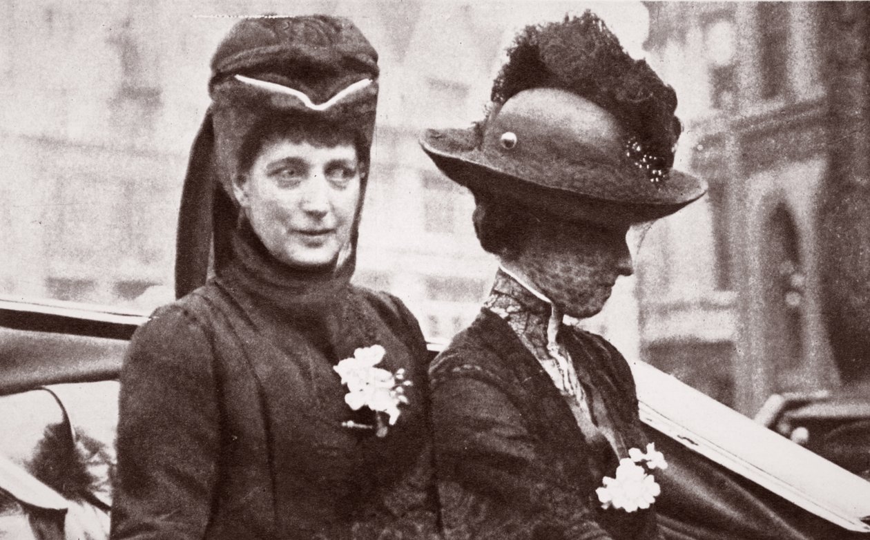 Rainha Alexandra, o primeiro Alexandra Rose Day, 1912 de English Photographer