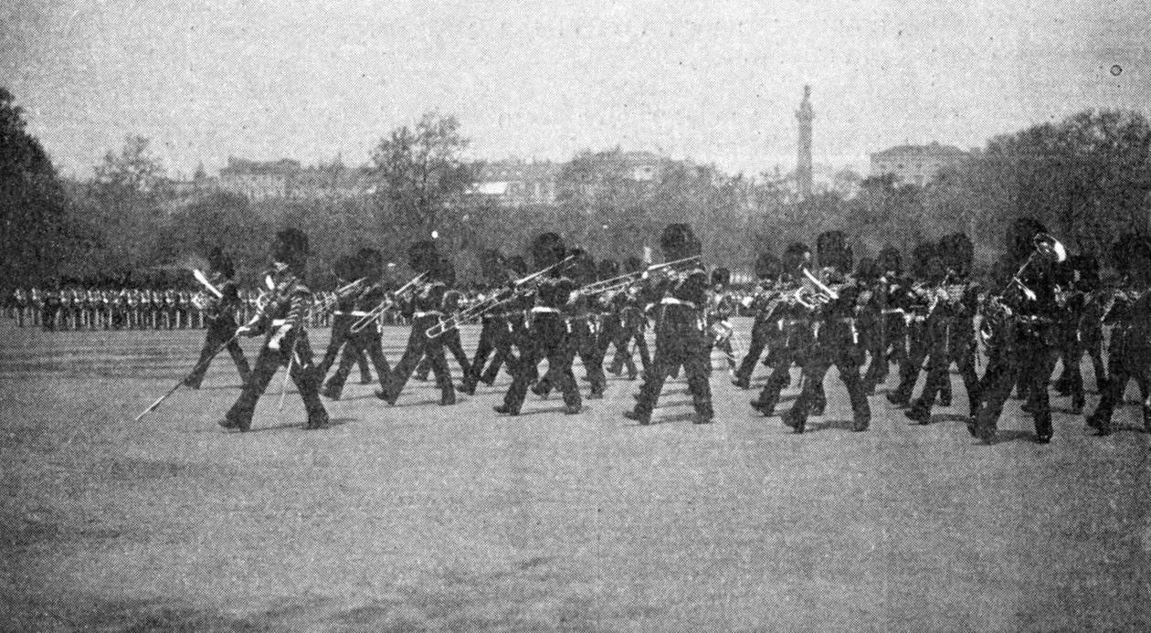 Rehearsing para o desfile de aniversário, ilustração do rei, 25 de maio de 1901 de English Photographer