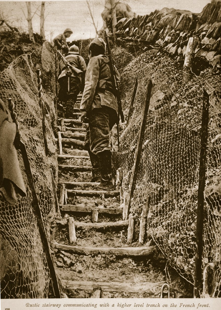Escada rústica comunicando-se com uma vala de nível superior na frente francesa, 1914-19 de English Photographer
