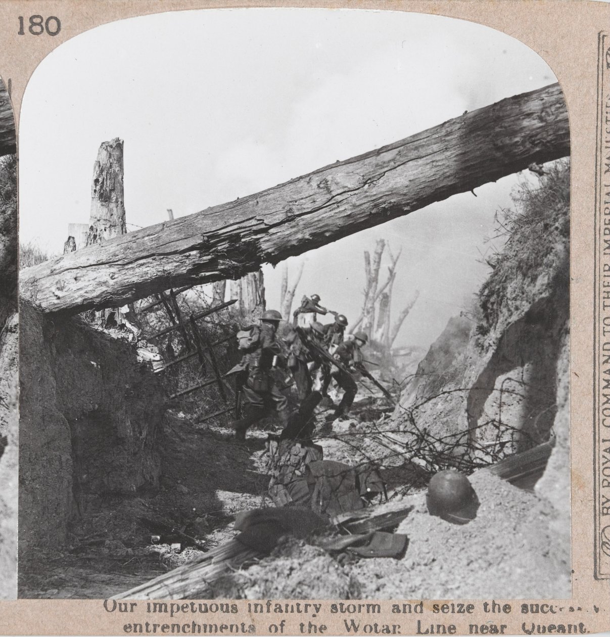 Apreender as trincheiras alemãs durante a ofensiva de Amiens, 1918 de English Photographer