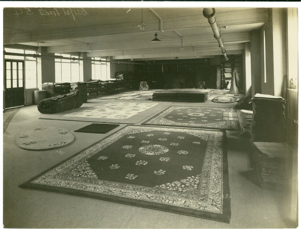 Showroom para a Anglo-Turquia, Carpet Trades, 1923 de English Photographer