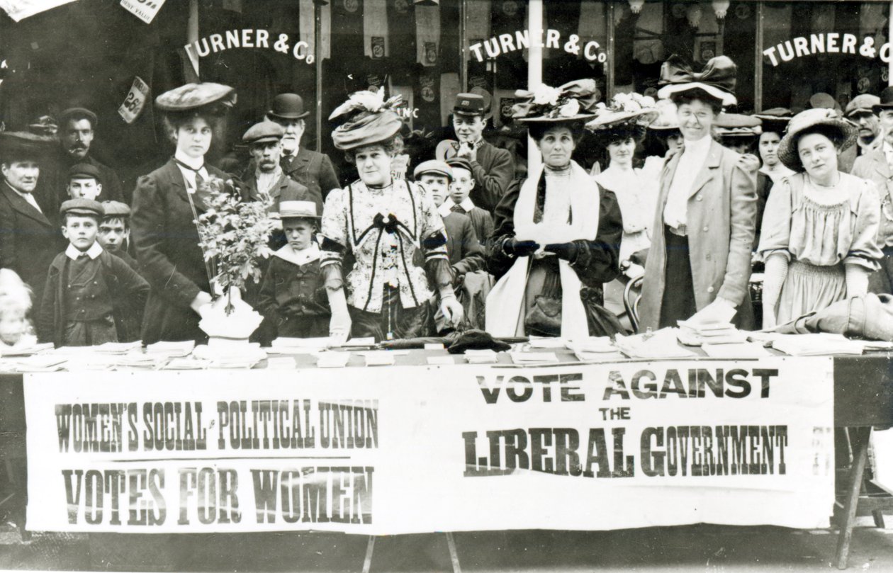 Sufragistas em campanha, c.1910 de English Photographer