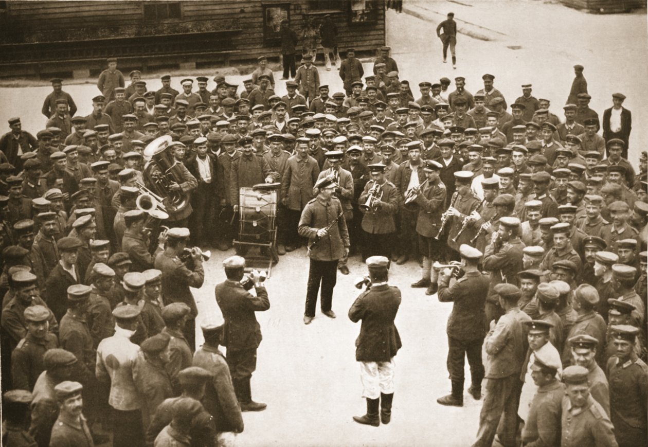 A banda toca na Praça Quartel, Dorchester, ilustração de prisioneiros alemães na Grã-Bretanha (photogravura) de English Photographer