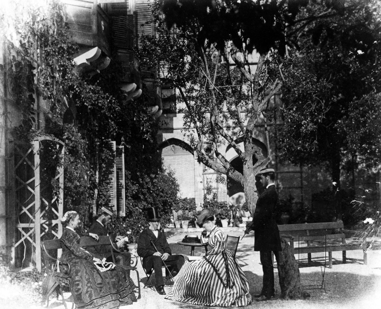 Os jardins do convento, Gibraltar, c.1868 de English Photographer
