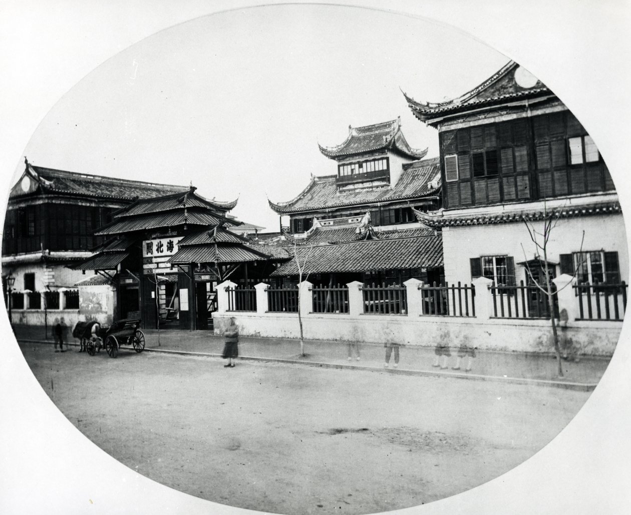 O edifício da alfândega, Shanghai, c.1868-70 de English Photographer