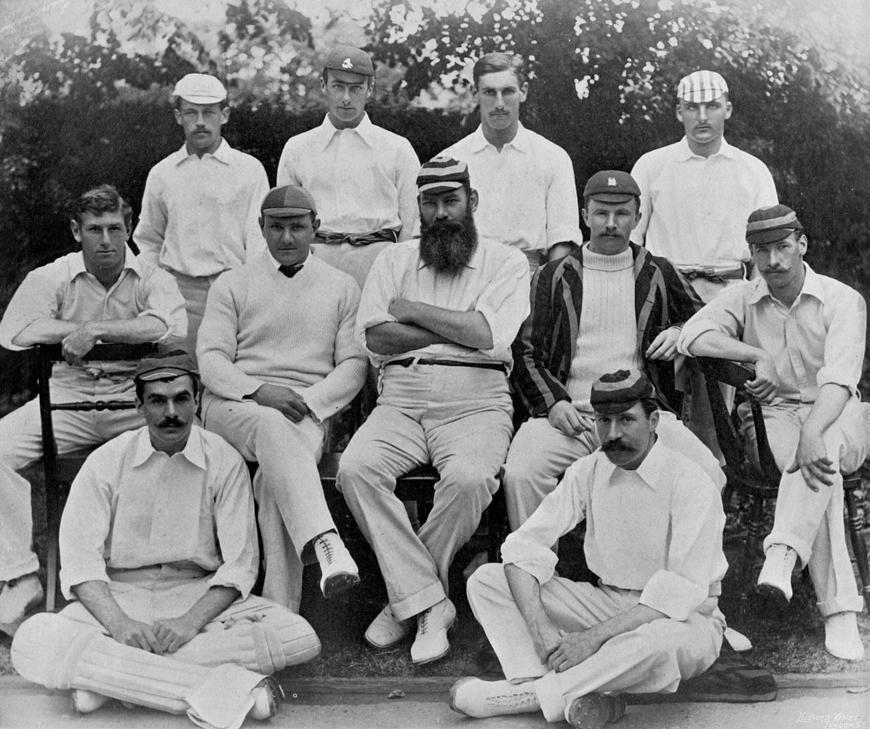 A equipe Gentlemen do Gentlemen v Players match no Lords em 1894, de Famous Cricketers e Cricket Grounds, publicado por Hudson e Kearns, 1895 de English Photographer