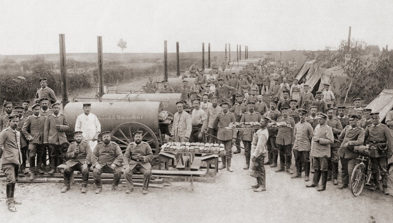 As padarias de campo do exército alemão durante a Primeira Guerra Mundial, de &39;The Illustrated War News&39;, 1915 de English Photographer