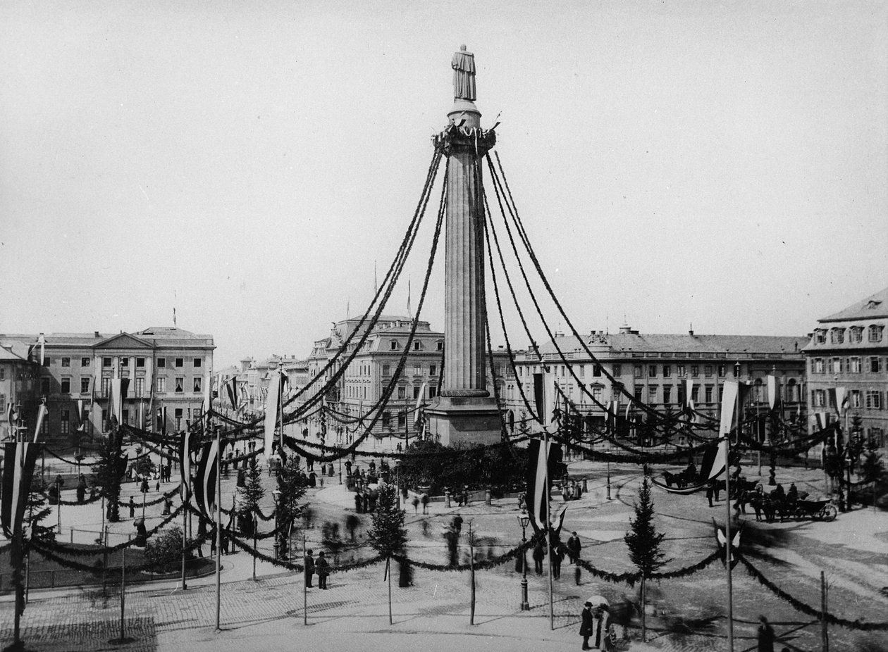 A Luisenplatz, Darmstadt, 30 de abril de 1884 de English Photographer