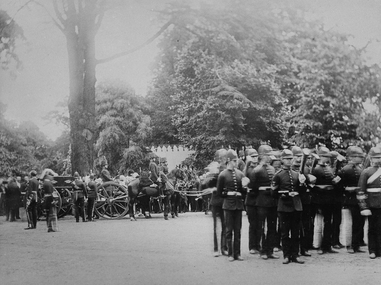 O Cortejo Funeral do Príncipe Imperial, Camden Place, 12 de julho de 1879 de English Photographer