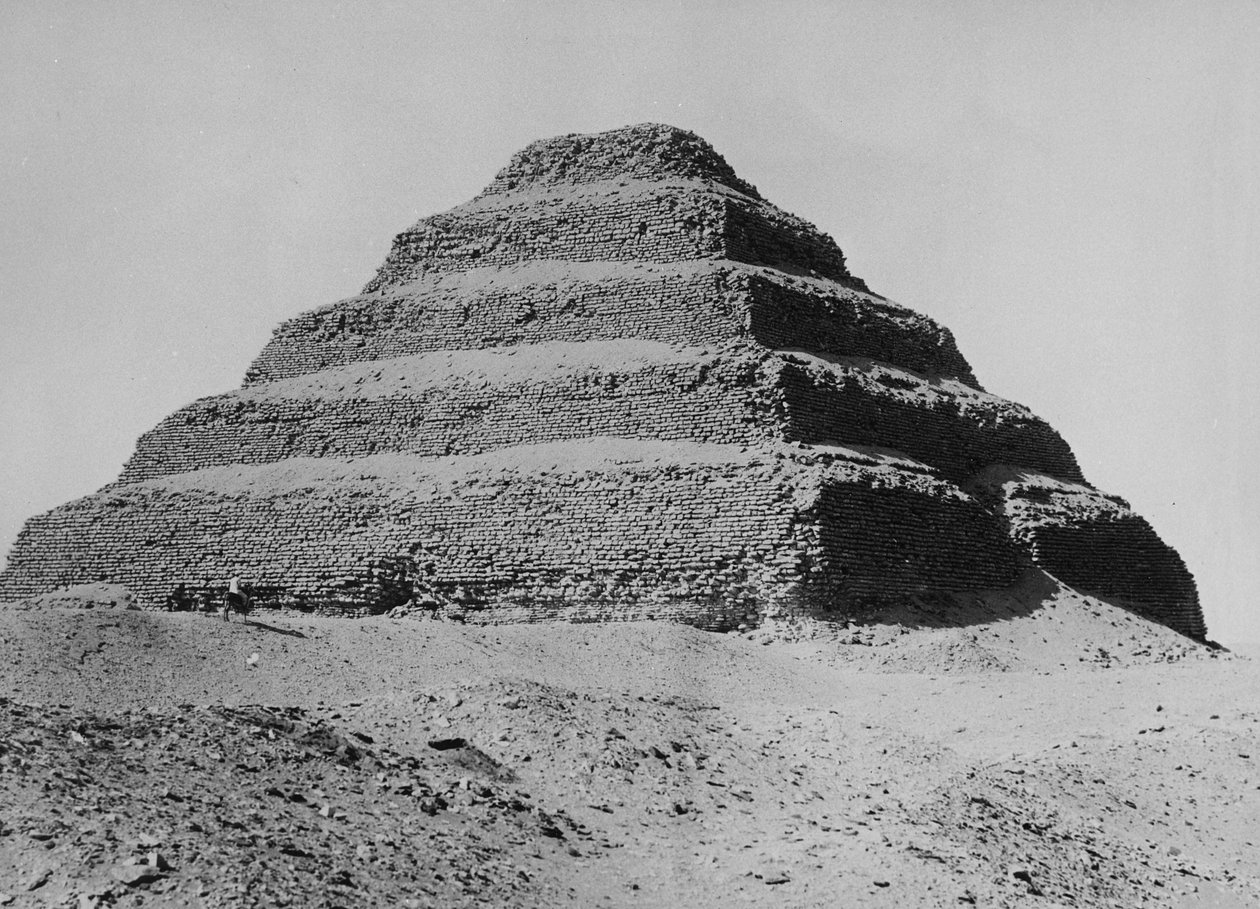 A pirâmide de Sakkara, c.1904-05 de English Photographer