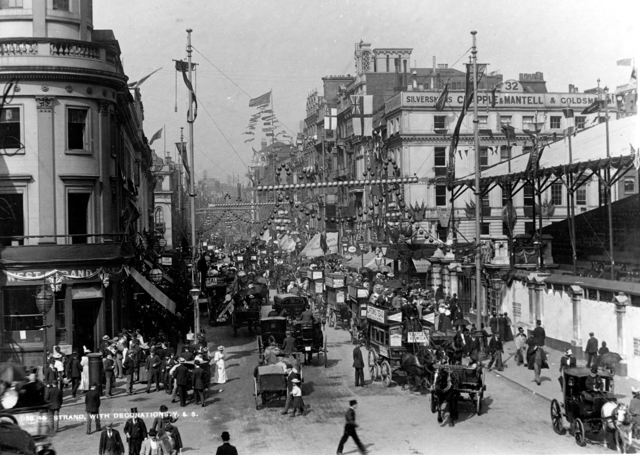 The Strand, Londres, com decorações do Jubileu, 1897 de English Photographer