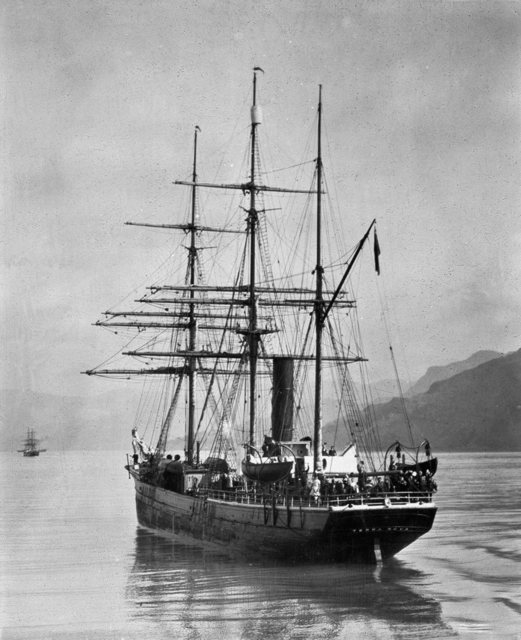 O Terra Nova navegou por Scott, nas águas antárticas, 1910 de English Photographer