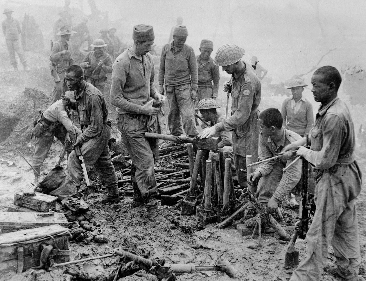 A captura de Scraggy durante a batalha de Imphal-Kohima, 1944 de English Photographer