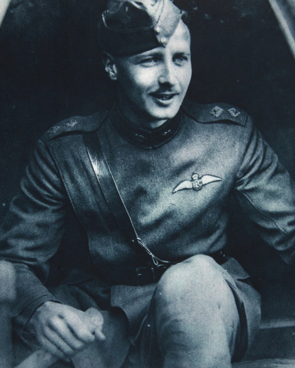 O herói da hora na Inglaterra: Tenente. William Leefe Robinson VC, ilustração do The Illustrated War News, 6 de setembro de 1916 de English Photographer