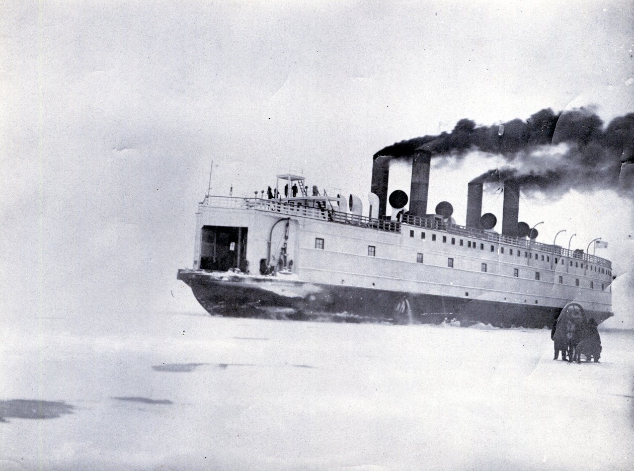 O navio de balsa de trem de gelo SS Baikal, Lago Baikal de English Photographer