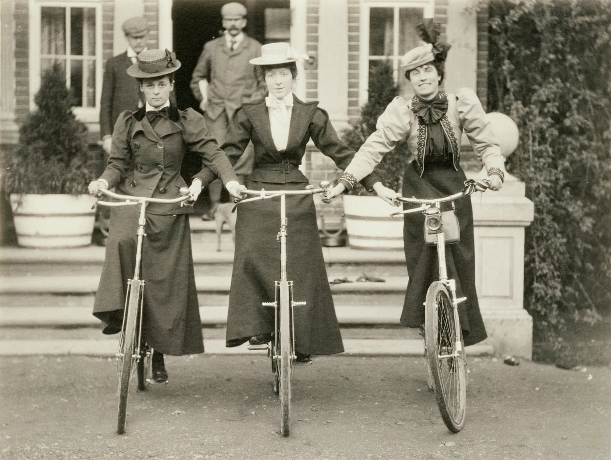 Três, mulheres, bicicletas, cedo, 1900s de English Photographer