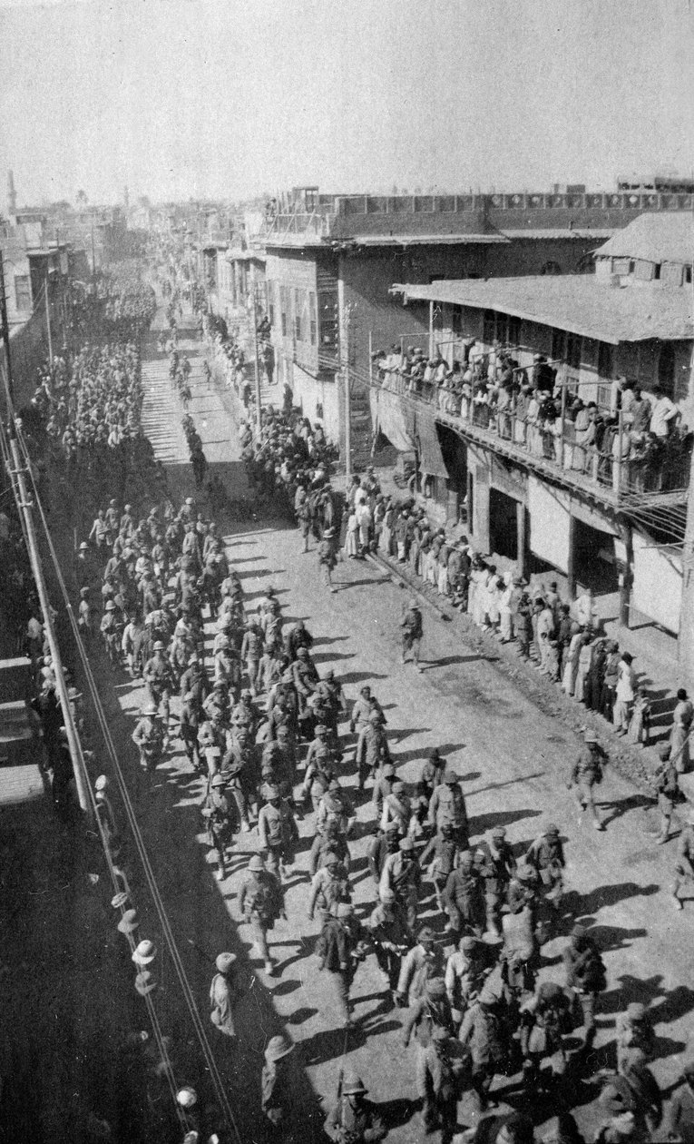 Prisioneiros de guerra turcos, Bagdá, 1916-17 de English Photographer