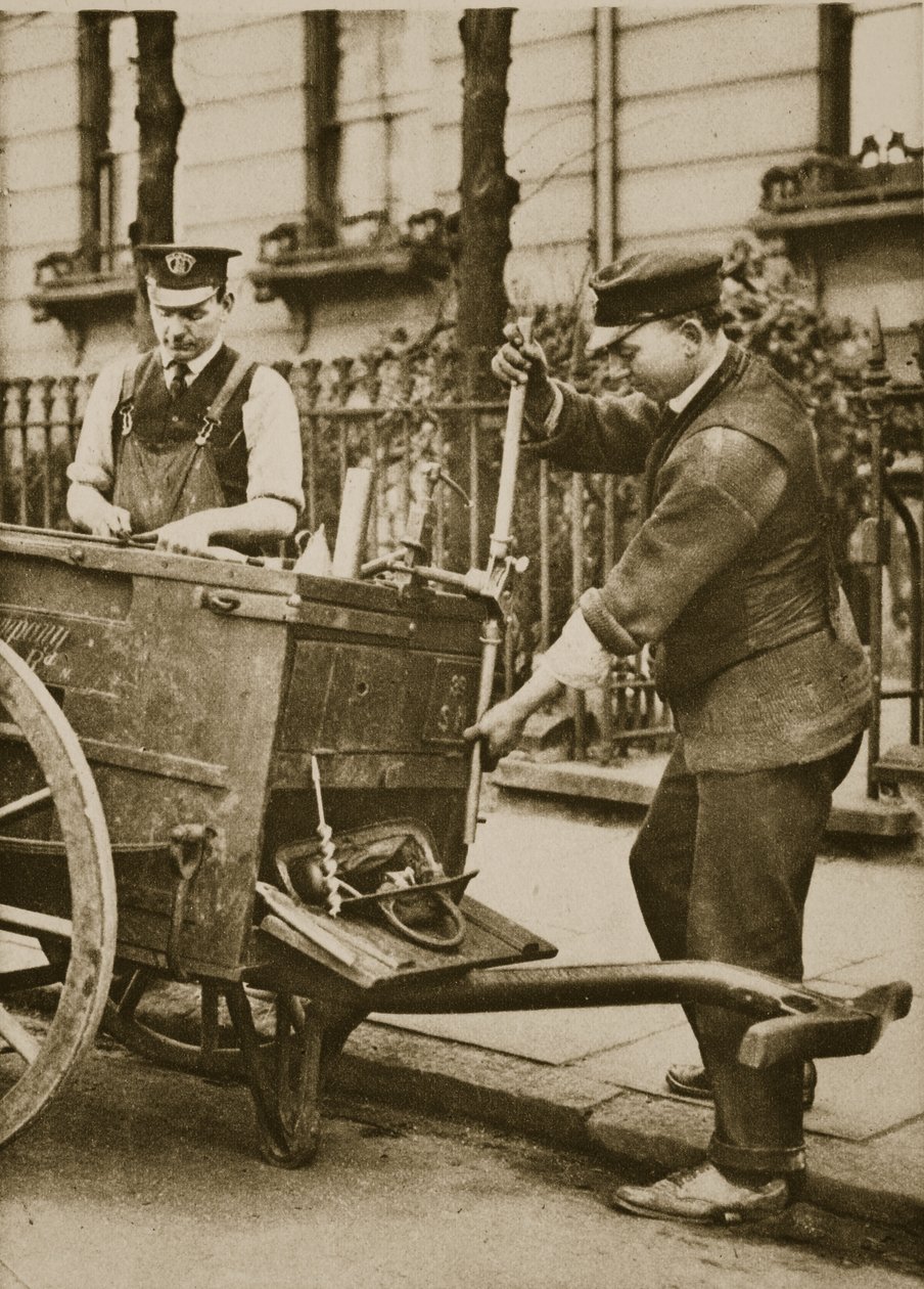 Dois instaladores de gás de Londres (foto sépia) de English Photographer