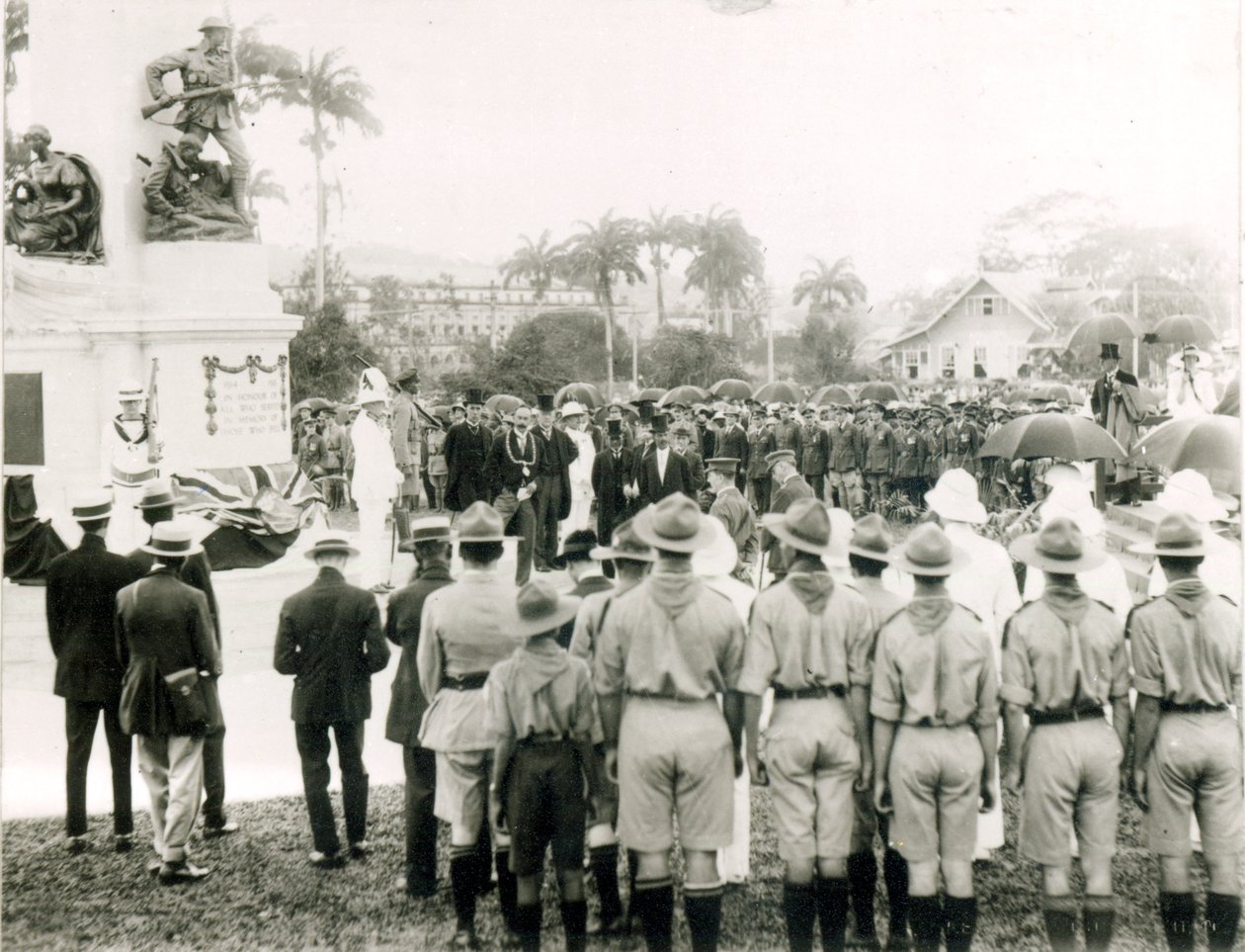 Desvelar Memorial de Guerra, Porto de Espanha, Trinidad, c.1920 de English Photographer