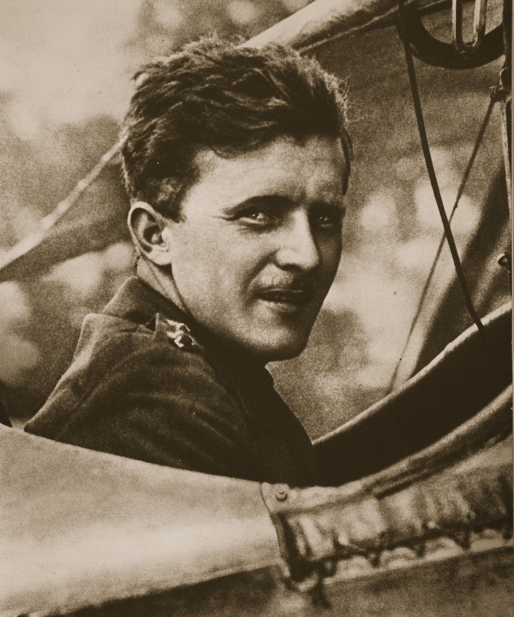 VC Survivor of Skies Flecked War, 1917 (fotogravura) de English Photographer