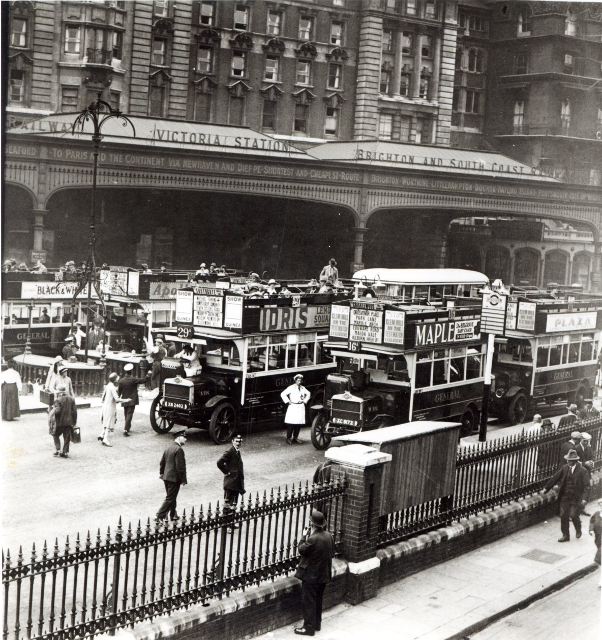 Estação Victoria, década de 1920 de English Photographer