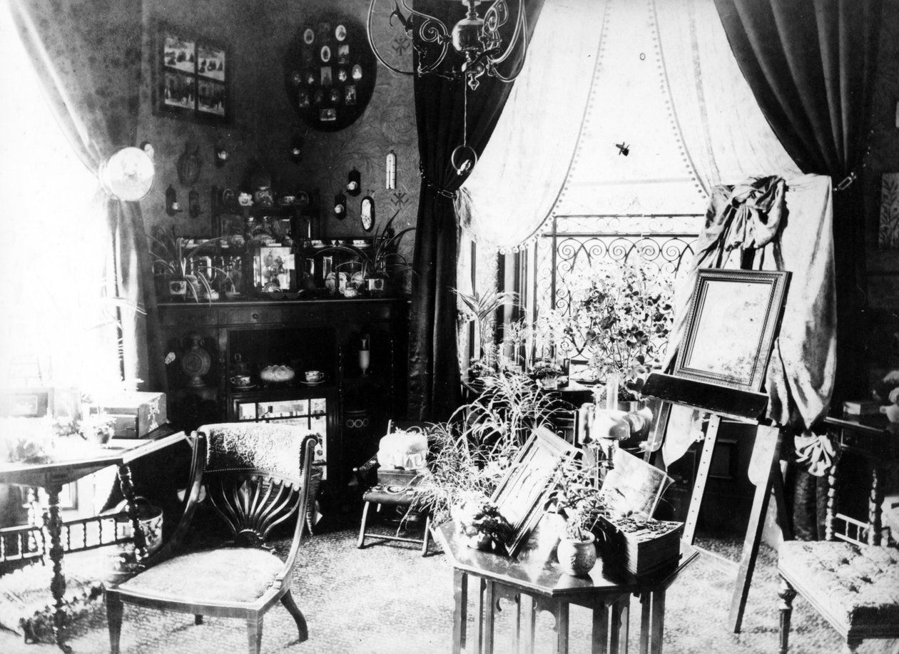 Sala de estar vitoriana, c.1860-99 de English Photographer