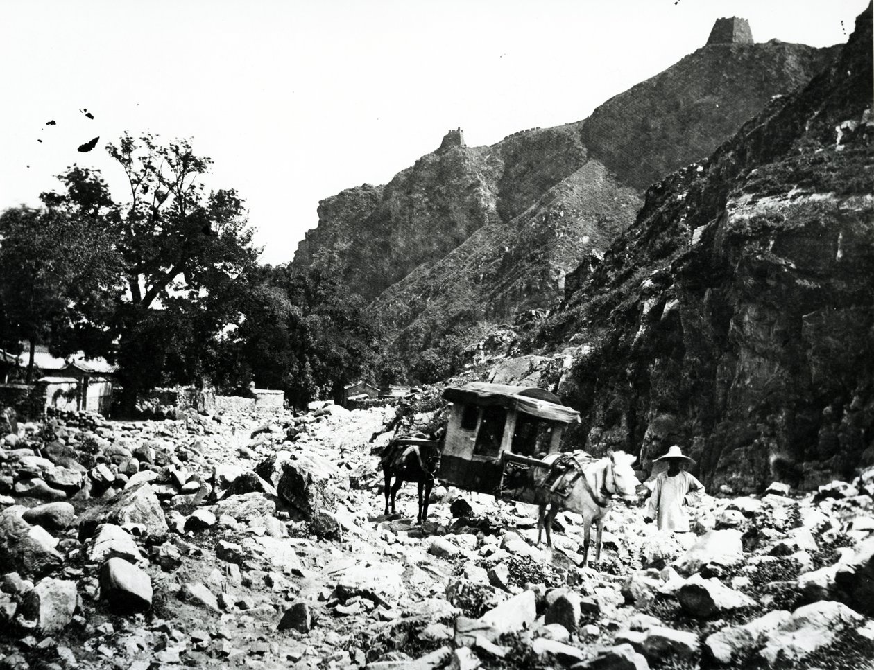 Ver na passagem de Nankow, Pequim, c.1860-70 de English Photographer