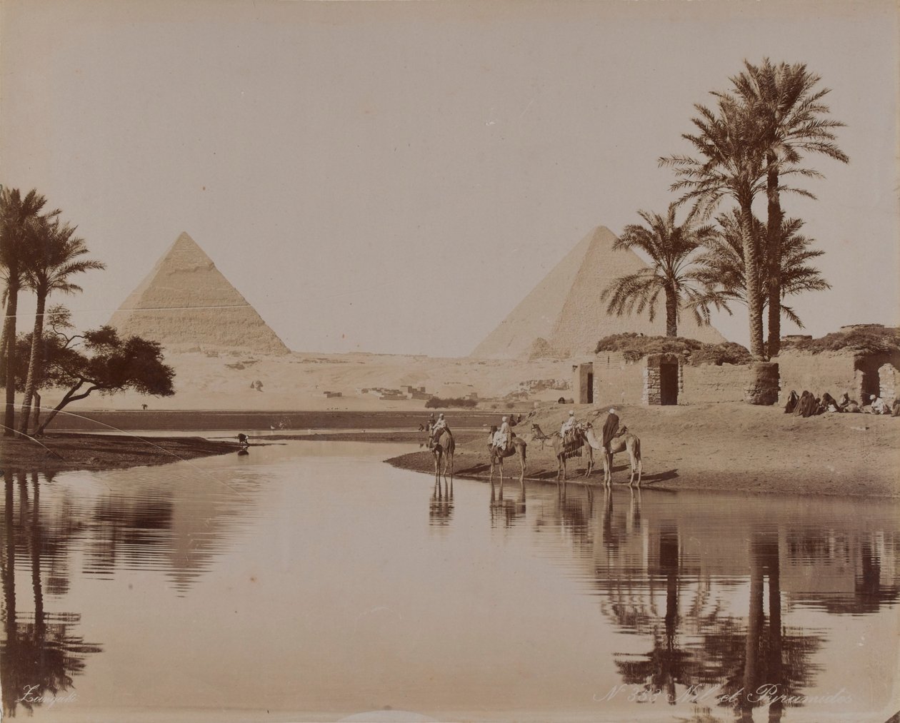 Vista das pirâmides, Egito, 1893 de English Photographer