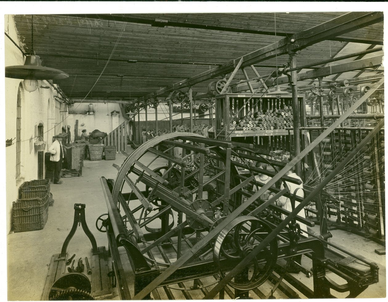 Warping room, Moinho Long Meadow, 1923 de English Photographer