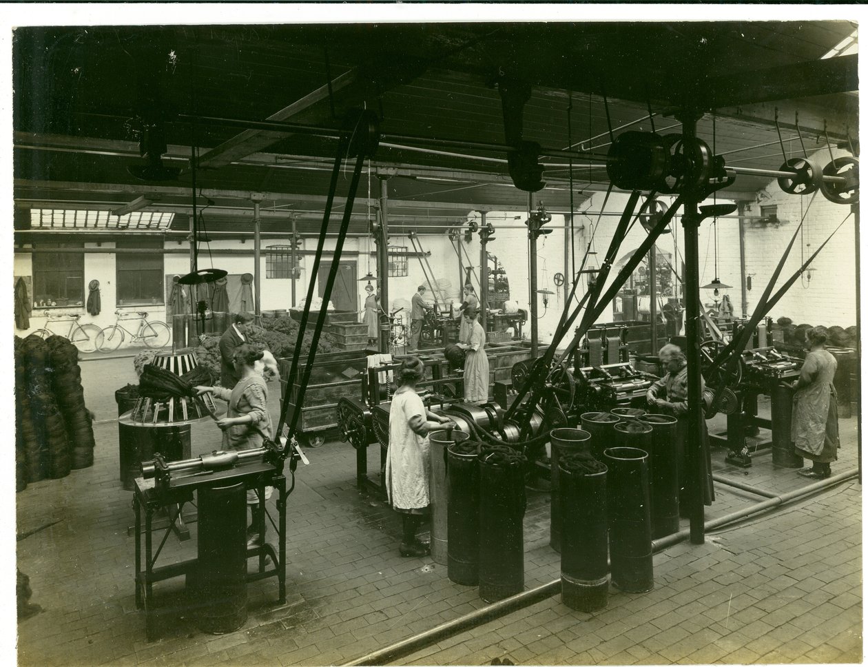 Planta de enrolamento e resfriamento (hoisery), 1923 de English Photographer