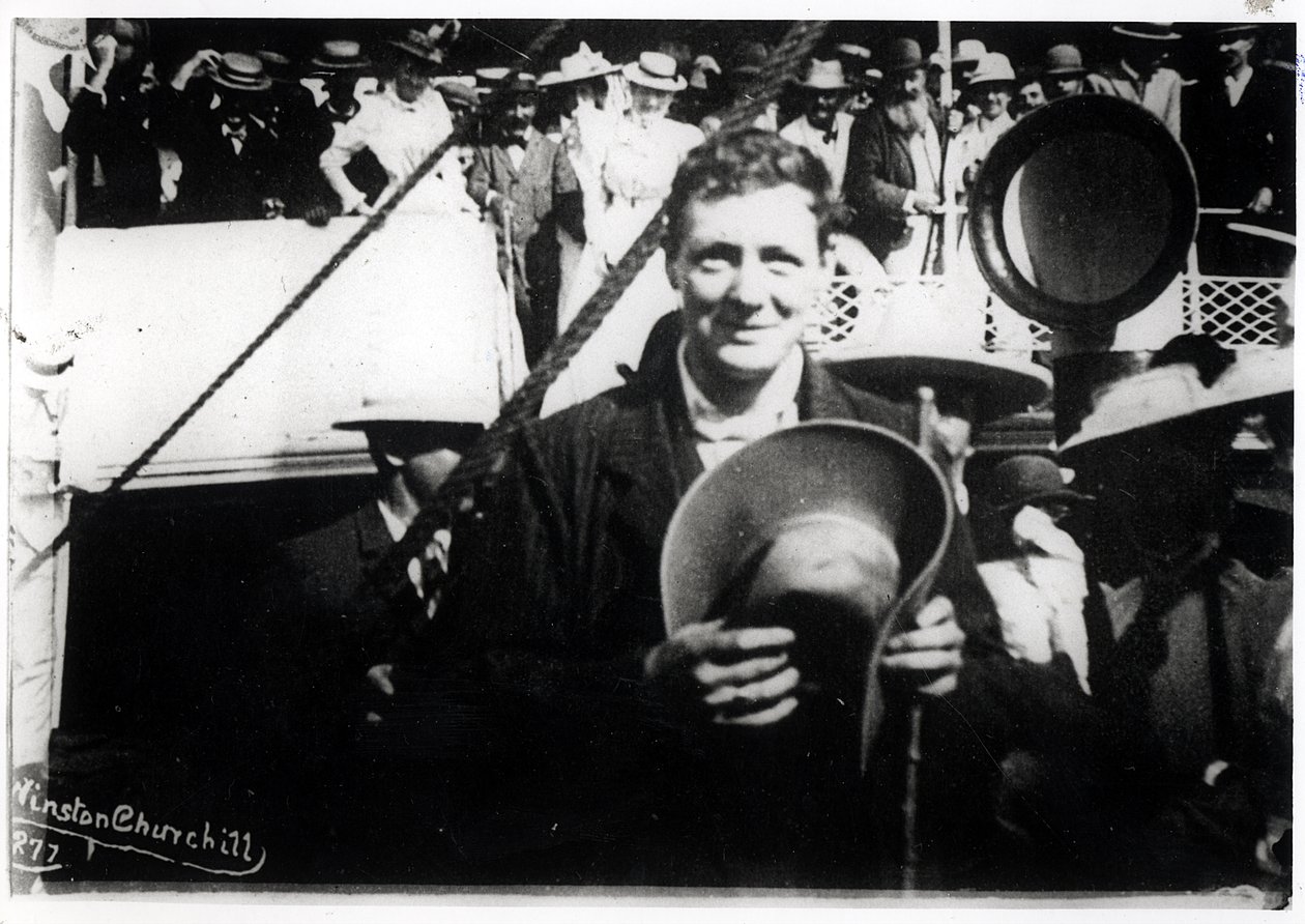 Winston Churchill (1874-1965) como um jovem a bordo de um navio de English Photographer