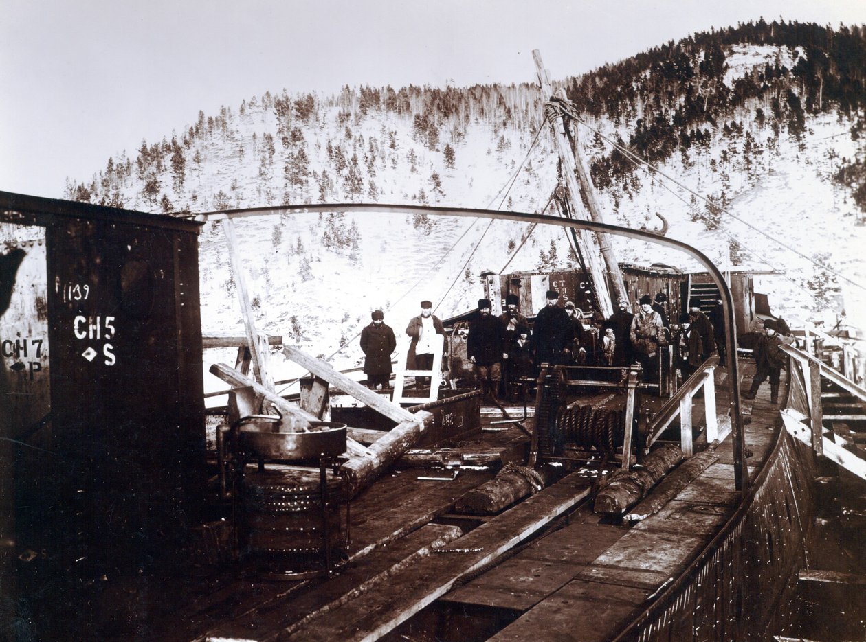 Quintal não 647, Baikal. Mostrando, trabalhadores, ligado, a, coberta, de, a, gelo, quebrando, trem, balsa, steamer, baikal, durante, reconstrução, em, lago baikal de English Photographer