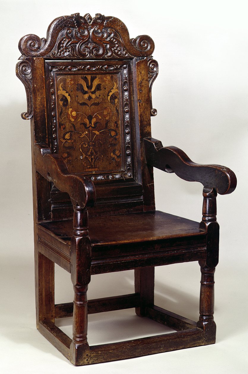 Uma poltrona Charles I, meados dos anos 1600 (carvalho com incrustações de marchetaria) de English School