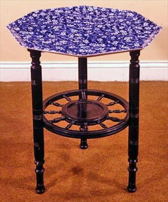 Mesa de Artes e Ofícios com tampo da bandeja Minton, c.1890 (cerâmica) de English School