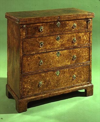 Bachelors chest, c.1715 (nogueira) de English School