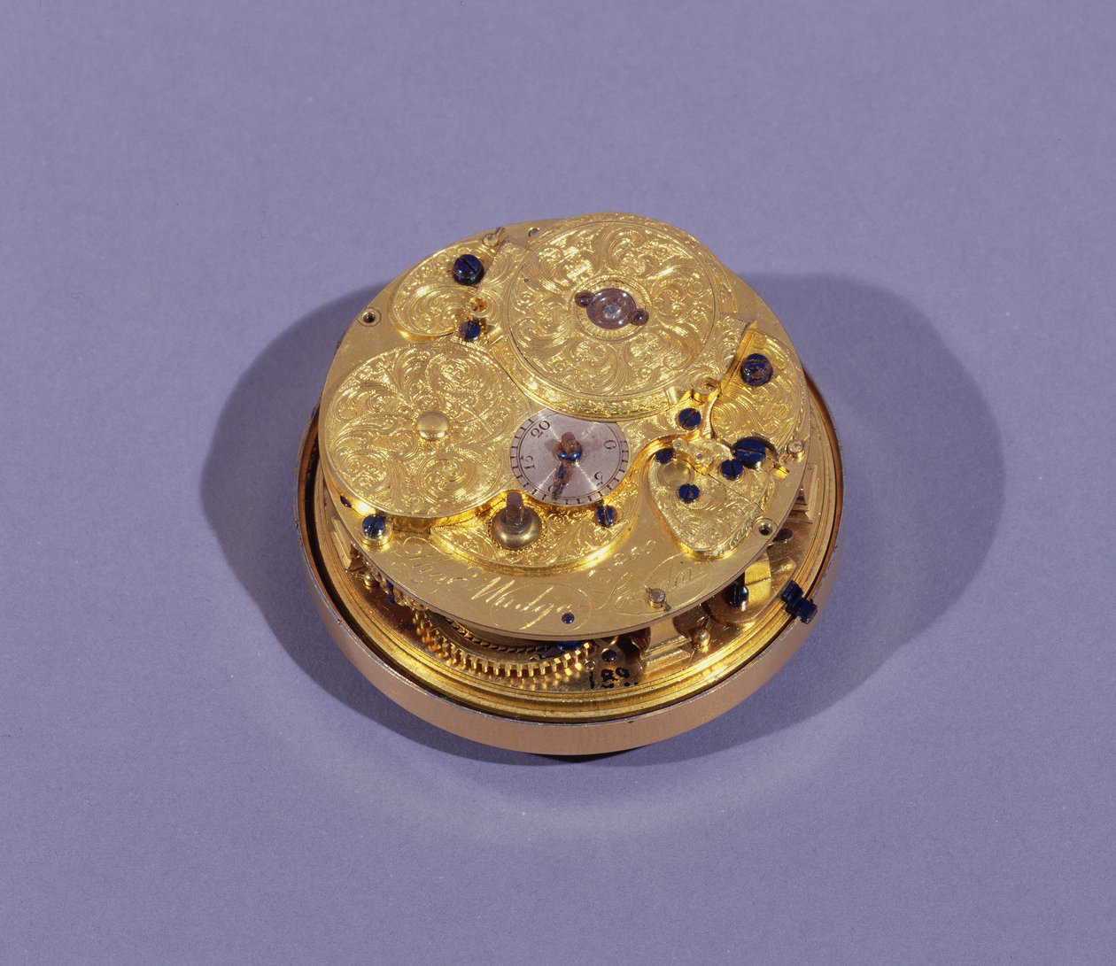 Backplate de um movimento de relógio, por Thomas Mudge, Londres, feito para o rei da Espanha, 1755 (latão e esmalte) (veja também 71012) de English School