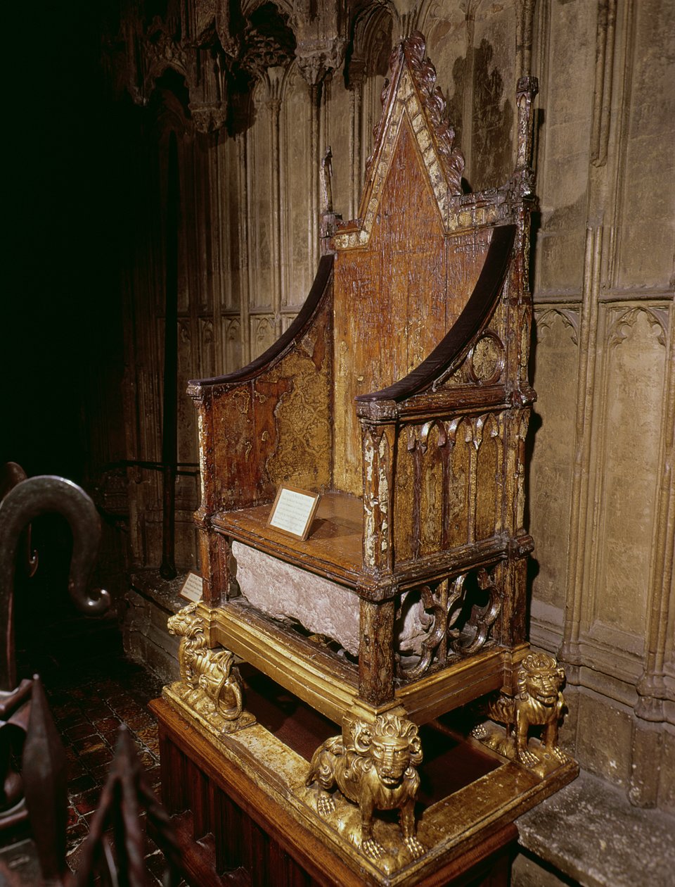 Cadeira de coroação feita para Edward I por Walter, 1300-01 (madeira) de English School