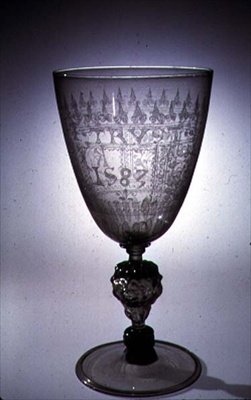 Cálice gravado ponto de diamante por Giacomo Verzelini, Londres, 1583 (vidro) de English School