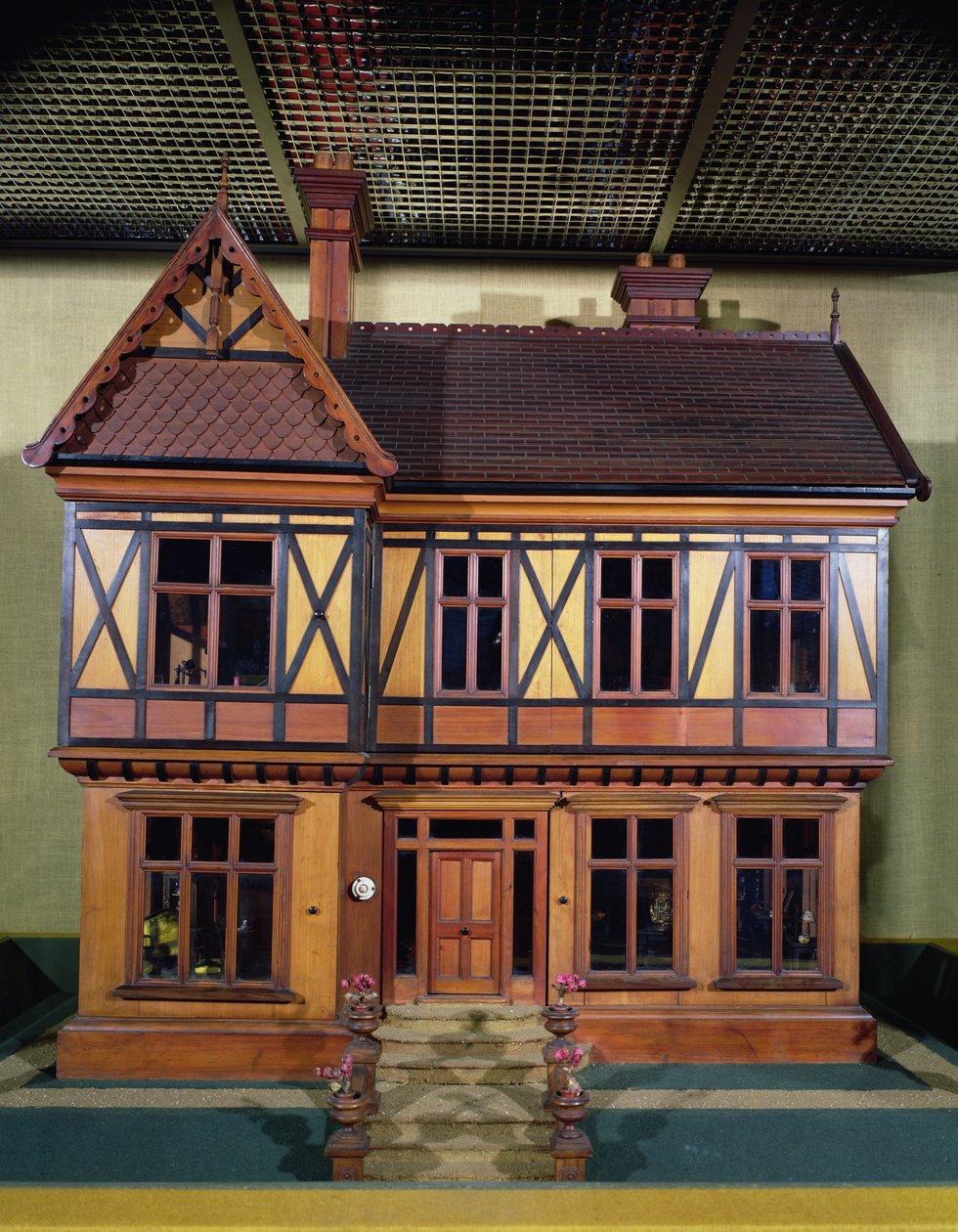 Casa de bonecas comprada e mobiliada pela Rainha Maria, feita por Ascroits de Liverpool, c.1920 de English School