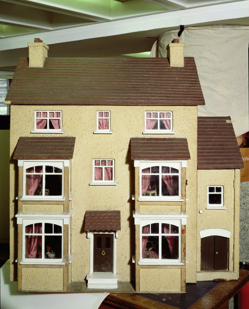 Exterior de uma casa de bonecas caseira, 1926 de English School