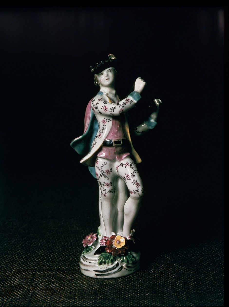Lowestoft figura de um menino jogando um triângulo, c.1780 (porcelana) de English School