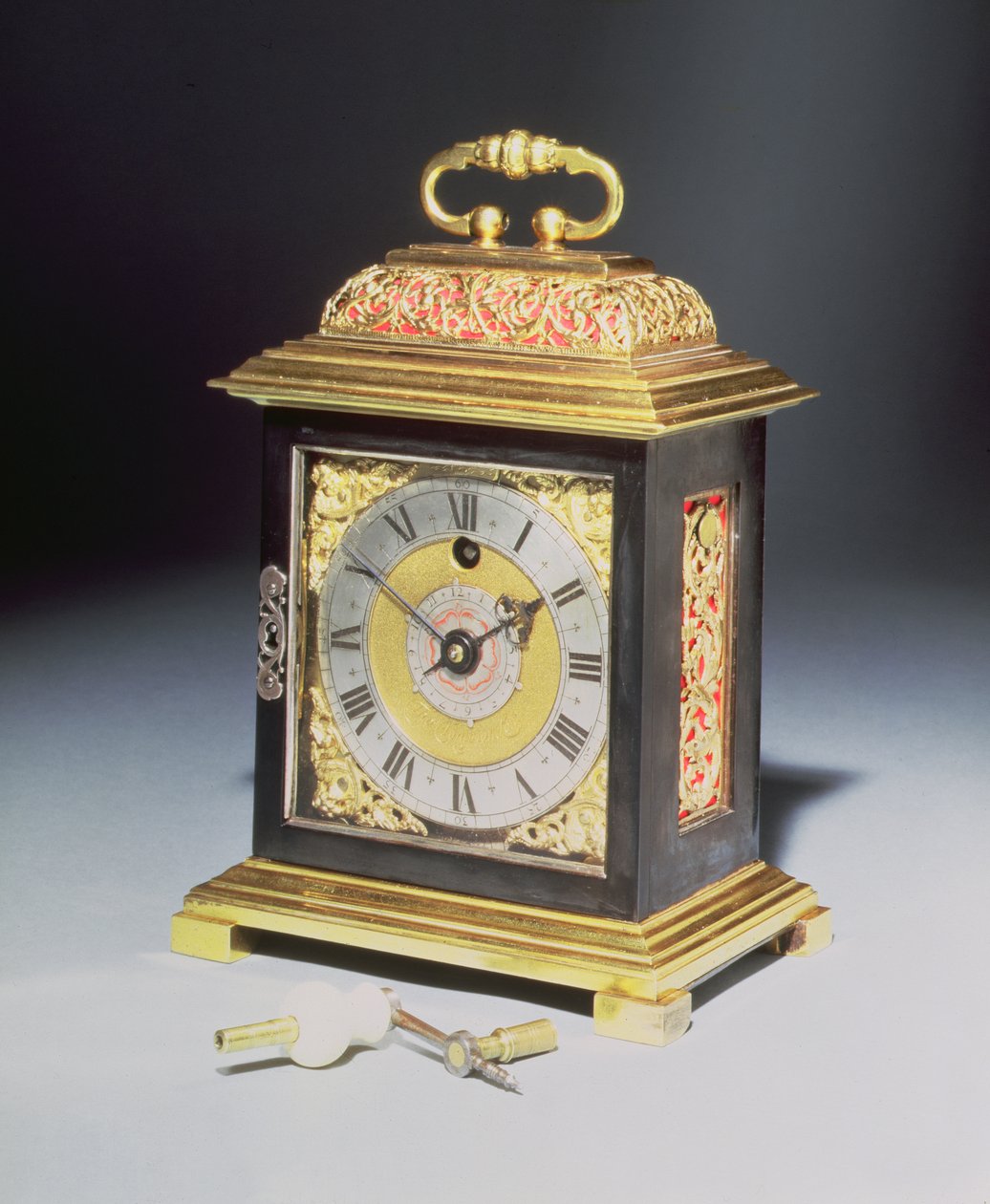 Relógio de suporte em miniatura com uma caixa de metal dourada e dourada por Thomas Tompion (1639-1713), c.1710 de English School