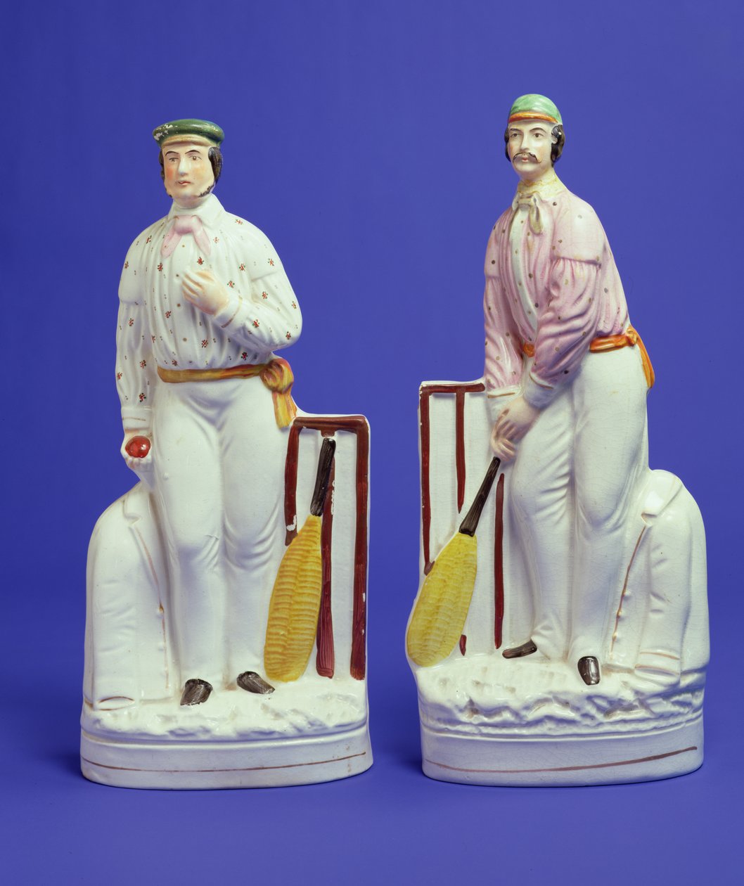 Par de jogadores de críquete de cerâmica de Staffordshire com a reputação de representar George Parr e Júlio César (cerâmica) de English School