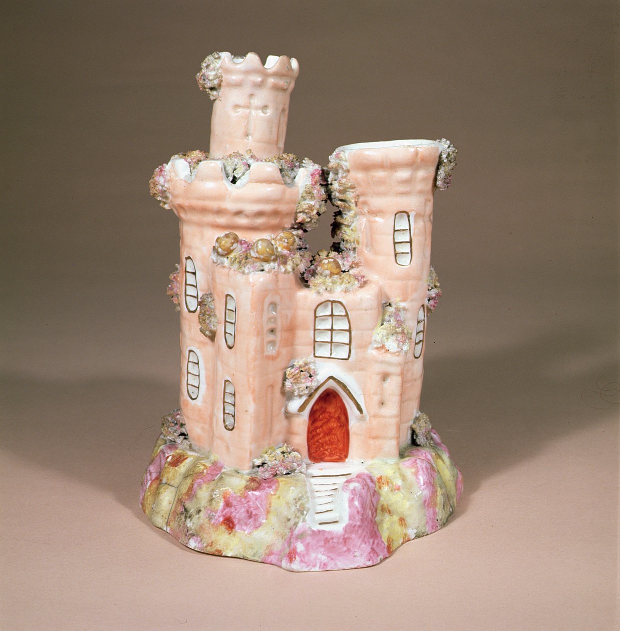 Queimador de perfume em forma de castelo, provavelmente Staffordshire, c.1835 (cerâmica) de English School