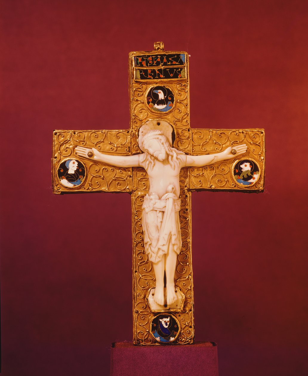 Crucifixo Saxão, anglo-saxão, c.1000 (marfim e ouro) de English School