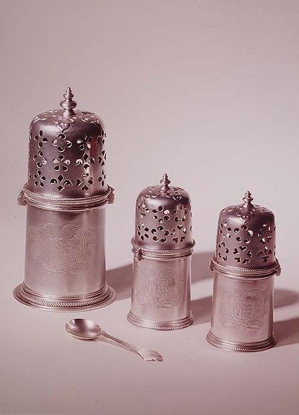 Conjunto de três rodízios Charles II, de Francis Garthorne; colher de mostarda trevo; 1680-85 (prata) de English School