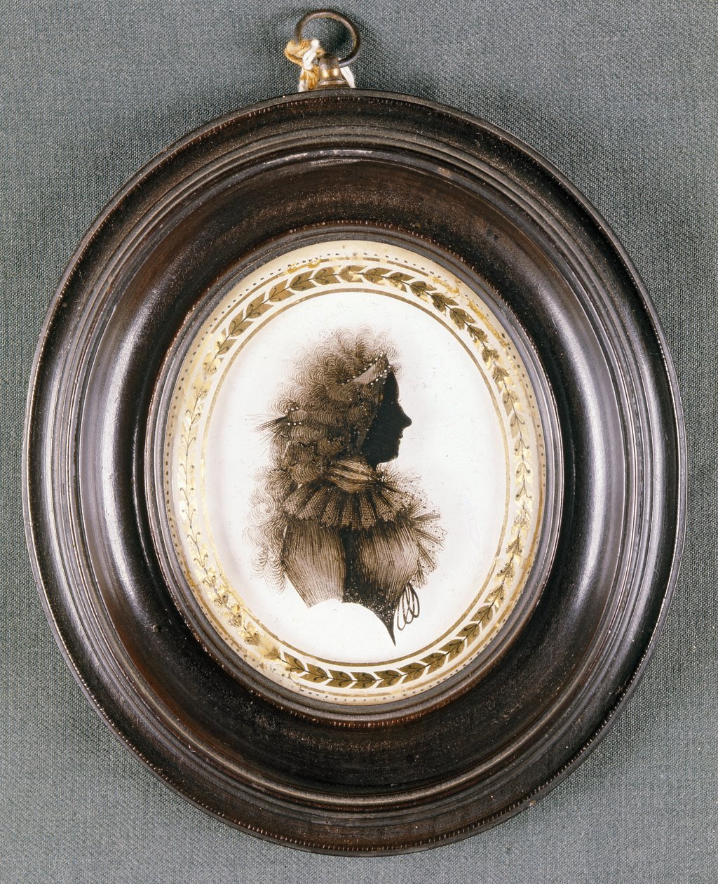 Silhueta de uma senhora, pintada em vidro convexo, pela Sra. Isabella Beetham, final do século XVIII (óleo sobre vidro) de English School