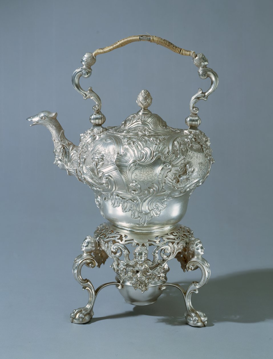 Chaleira de chá em alta forma rococó por Thomas Whipham, Londres, 1747-48 (prata) de English School