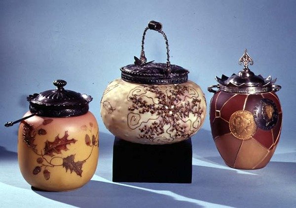 Três frascos de cracker com decoração esmaltada e dourada, 1888-95 (vidro) de English School